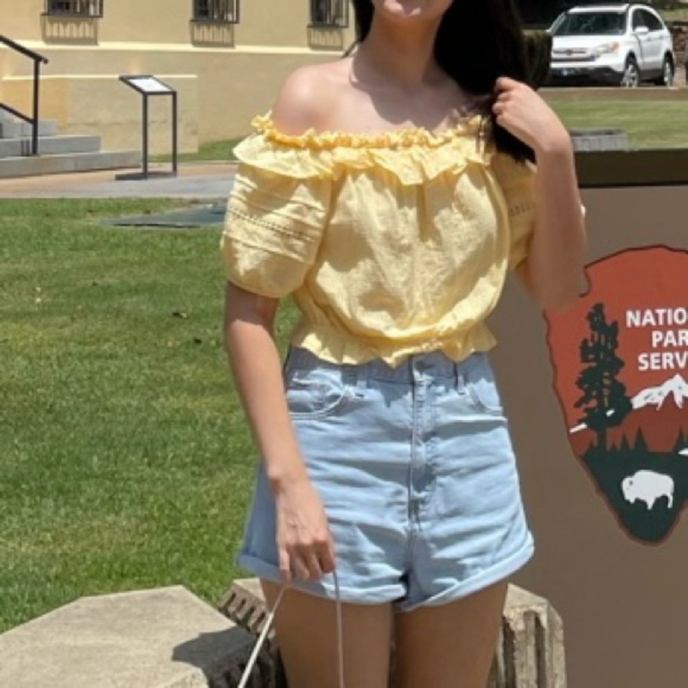 H&M Light Yellow Ruffled Crop Top - Picture 5 of 5
